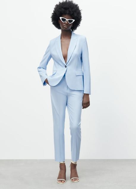 Imagen - El traje azul de chaqueta y pantalón de Zara.