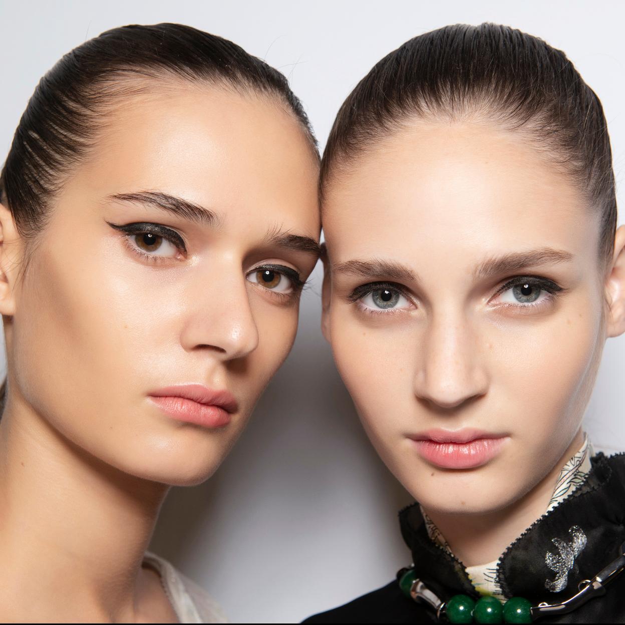 Pincha en la imagen para ver Ácido tranéxamico, vitamina C y niacinamida: la combinación de activos perfecta para una piel lisa, luminosa y rejuvenecida a partir de los 40. 