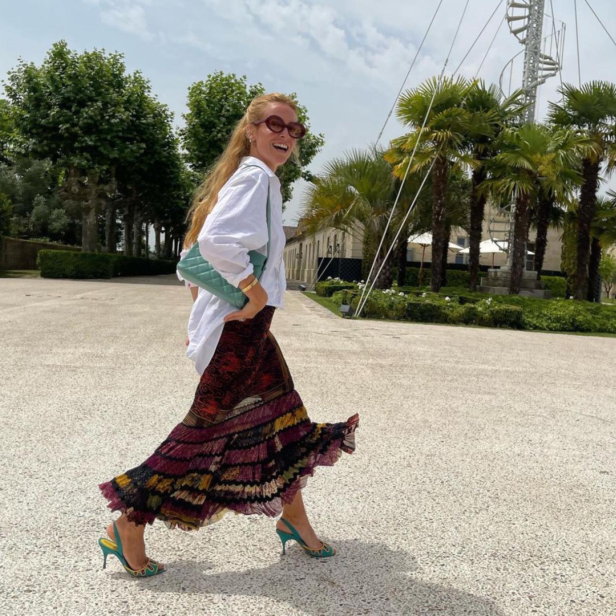 Pincha en la foto para ver las faldas midi que puedes comprar por menos de 20 euros y te puedes poner hasta que llegue el verano. 