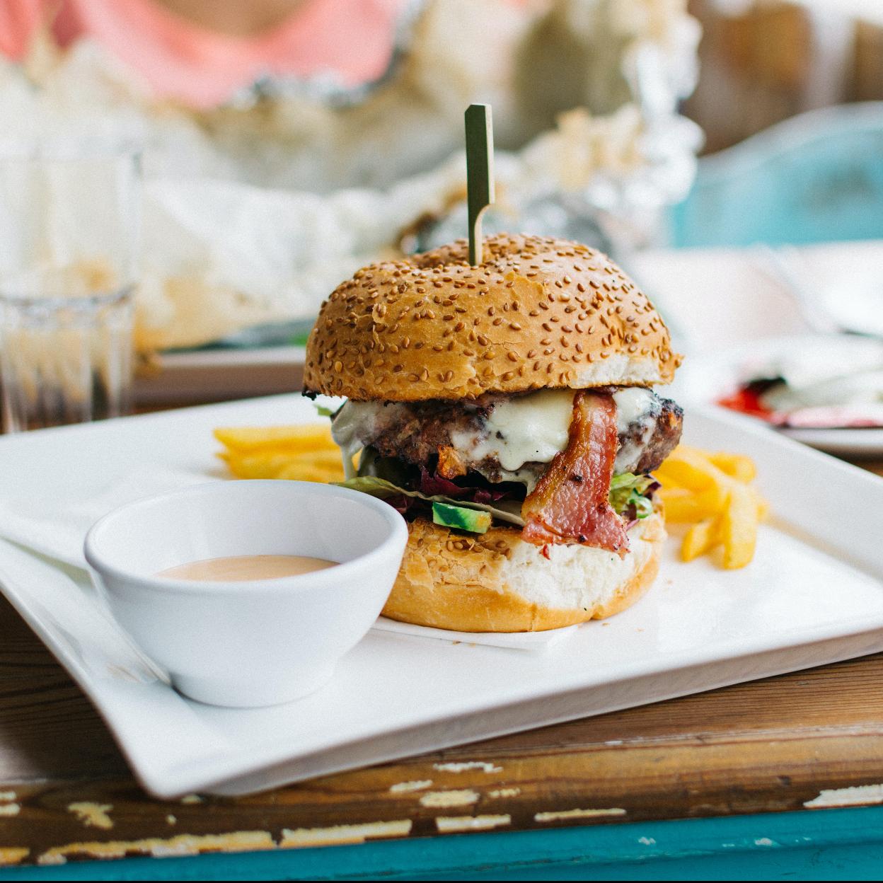 La hamburguesa gusta a todo el mundo y las posibilidades para disfrutarla son casi infinitas.