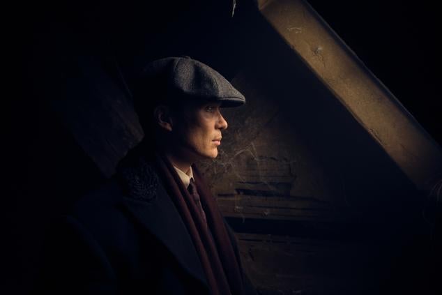 La última temporada de una de las series británicas más exitosas de los últimos años llega a Netflix para cerrar la historia de Tommy Shelby. En pleno auge del fascismo y a las puertas de la II Guerra Mundial, el líder de la banda está a punto de alcanzar sus sueños pero sus demonios y el contexto histórico se volverán en su contra. Seis episodios que podrían tener la guinda final en una posterior película.