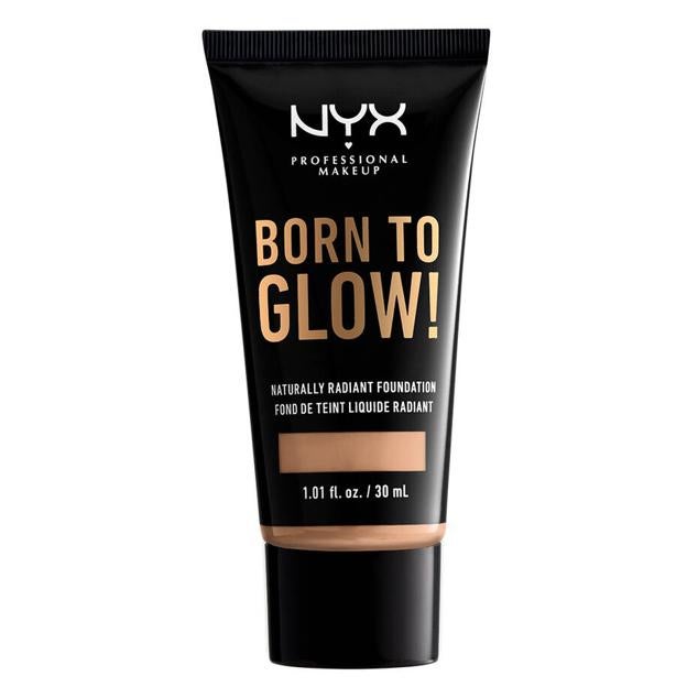 Born to Glow de Nyx ofrece una gran variedad de tonos, concretamente 45. Contiene una fórmula de cobertura modulable media-alta, ofrece a tu rostro un acabado resplandeciente, natural y radiante. Precio: 10,90 €. 