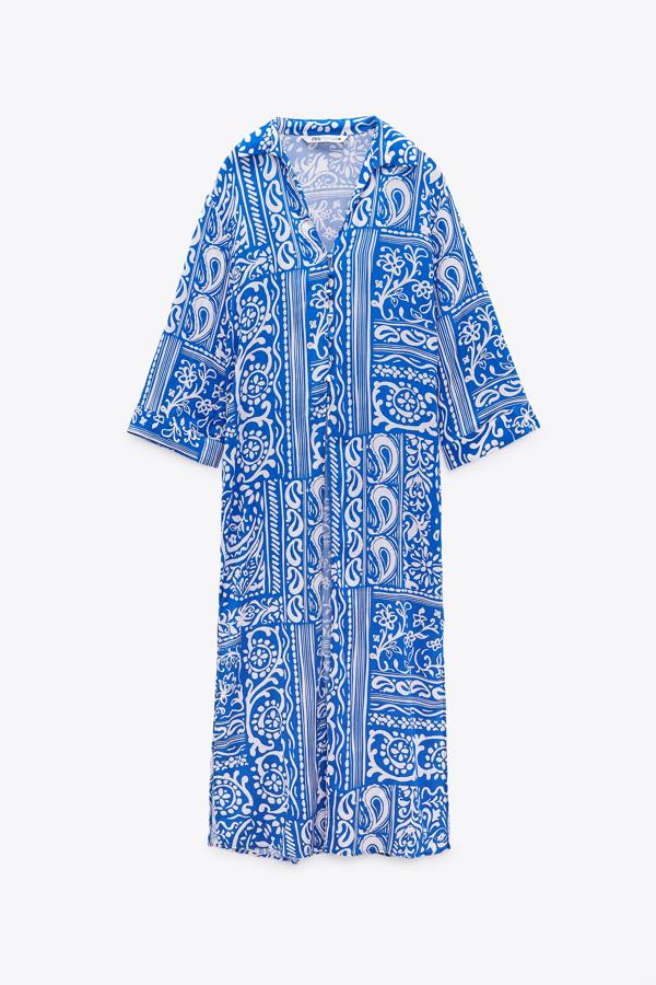 Zara nos presenta una versión maxi estampada y de patchwork perfecto para lucirlo en la playa o en una cena informal. Precio: 39,95 €.