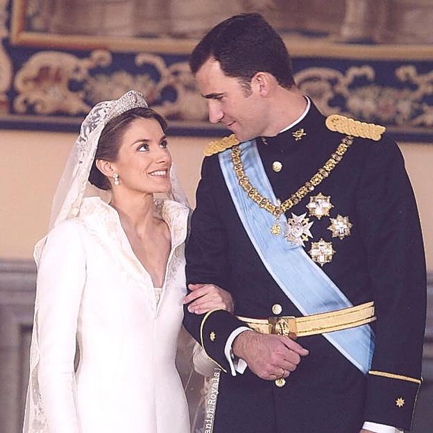 Ballerina bun, el moño de moda que ya llevó la reina Letizia el día de su boda y que arrasa entre las influencers