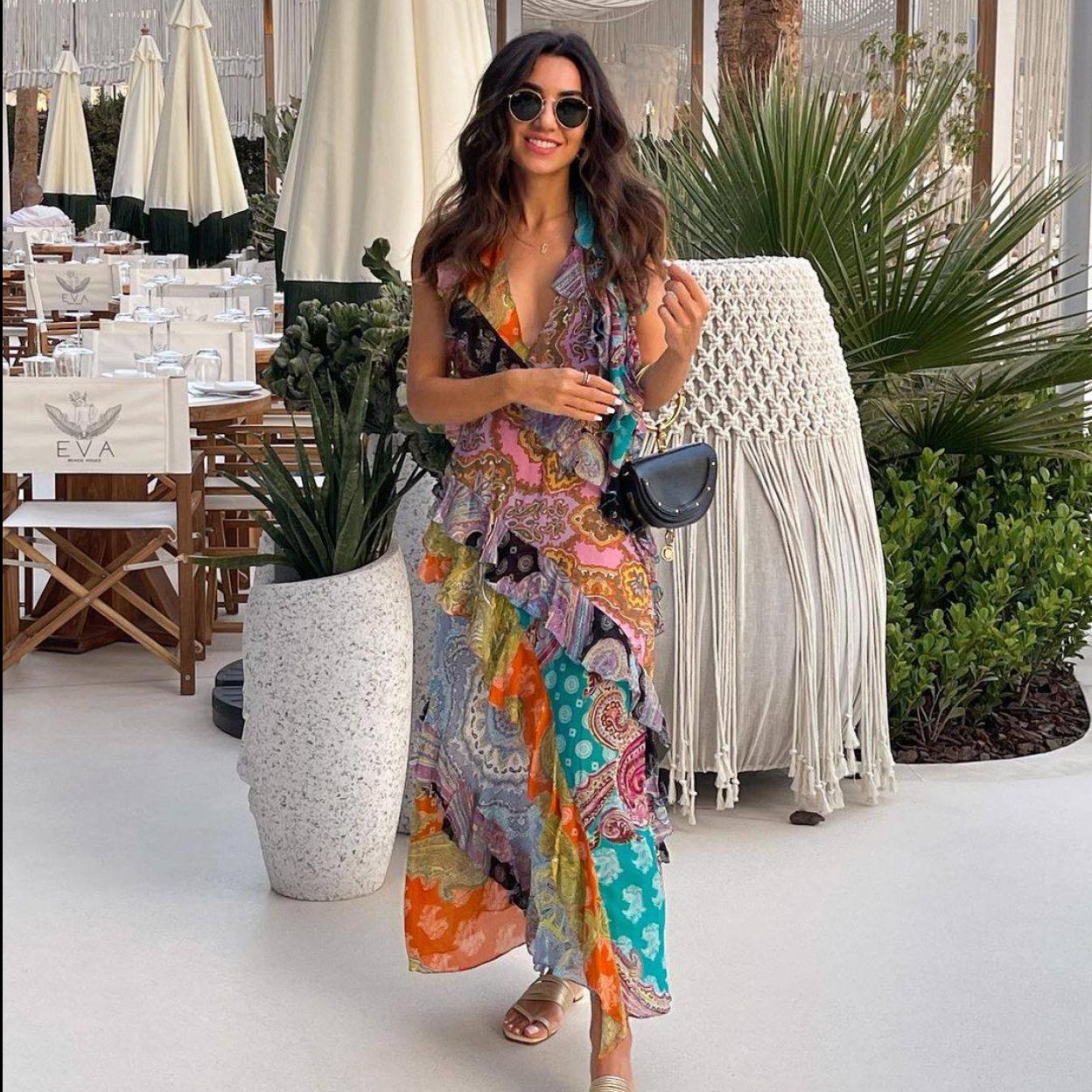 Pincha en la imagen para ver Las túnicas y caftanes que necesitas este verano para ir cómoda, fresquita y estilosa a todas partes