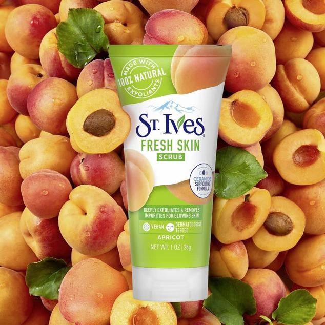 El  exfoliante facial tonificante de St. Ives  está elaborado con extractos naturales