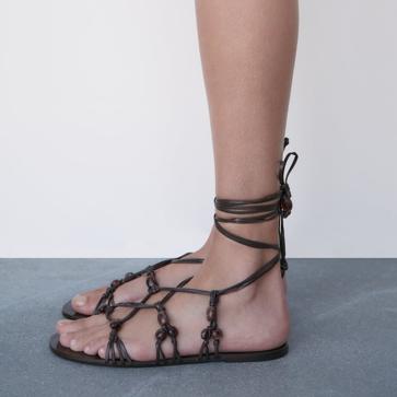 Imagen secundaria 1 - Las sandalias de Zara planas, ponibles, versátiles y cómodas que te pondrás con TODO