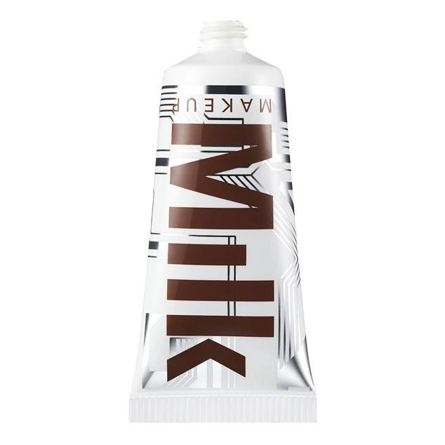 Una mezcla de tratamiento y maquillaje en formato gel crema super ligero que obtiene un broceado ultranatural sin esfuerzo, que contornea y aporta luminosidad y calidez al rostro. Tiene un efecto nacarado que realza las facciones, además de estar formulado con ácido hialurónico, aceite de jojoba, manteca de karité, péptidos, vitaminas C y E y extracto de hongos.