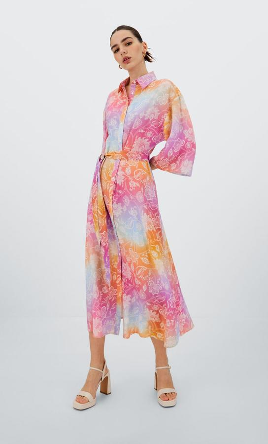 Es uno de los más bonitos y especiales. Nos encanta la combinación de colores y su estampado. Además, es muy fresquito. Perfecto para estos primeros días de verano. 