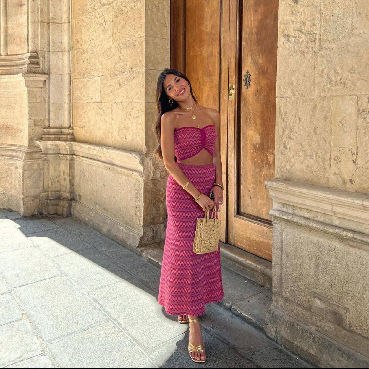 Pincha en la imagen para ver Los tops de punto tendencia de Zara por menos de 20 euros con los que irás cómoda y a la moda en tu look de diario con vaqueros