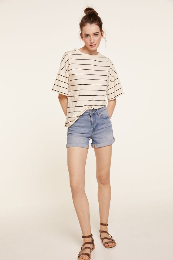 Shorts en denim con vuelta en la pernera  (19,99 euros)