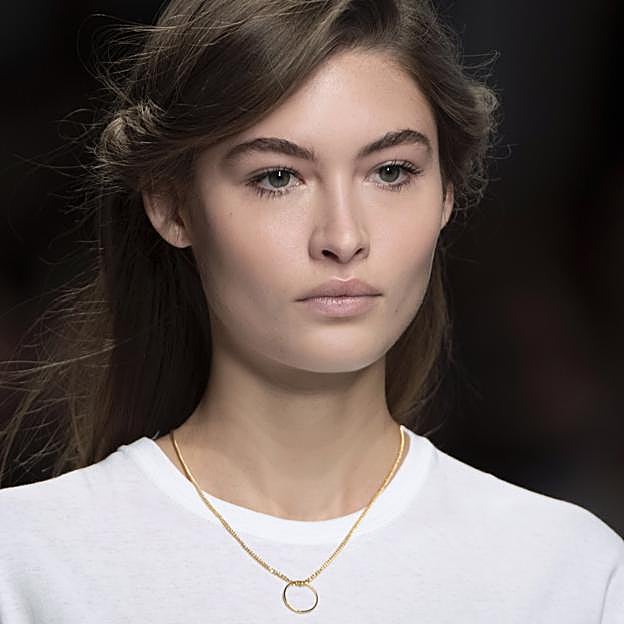 El perfume sólido y fresco de farmacia con olor a bebé que tú también vas a querer utilizar este verano