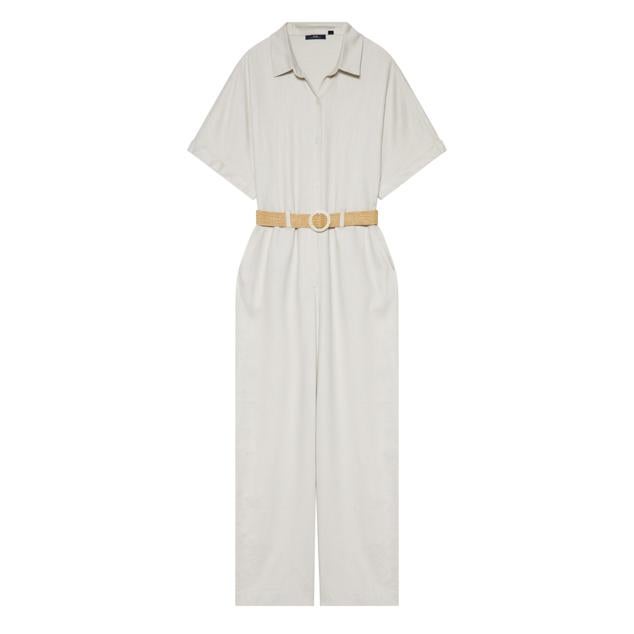 Son una de las prendas más cómodas y versátiles. Sientan bien a todo tipo de cuerpos y edades y podrás combinarlo tanto con sandalias como con zapatillas. Por otro lado, hay modelos como este de Kiabi que incluyen cinturón para enmarcar la cintura, pero también podrás quitarlo y llevarlo fluido o buscar otro que combine con el resto de tus accesorios.