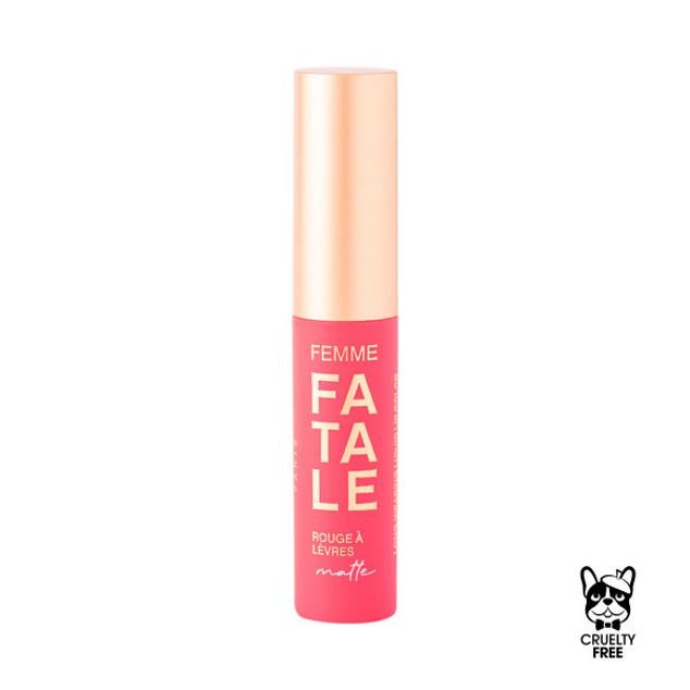Femme Fatale es la gama de labiales mate de la firma y cuenta con el tono número 11, un coral intenso de larga duración. Sus intensos pigmentos, sellan el labio sin emborronarse ni perder intensidad a lo largo del día. Su textura es cremosa y cuenta con un aplicador que permite llegar a todas las zonas del labio sin dificultad. (4,95 euros)