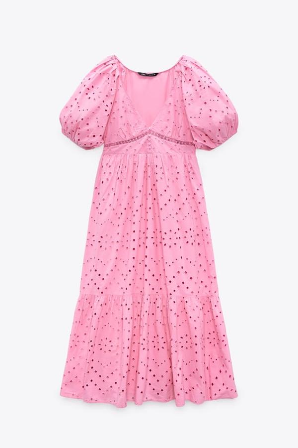 En rosa y con mangas abullonadas (rebajado a 25,99 euros).