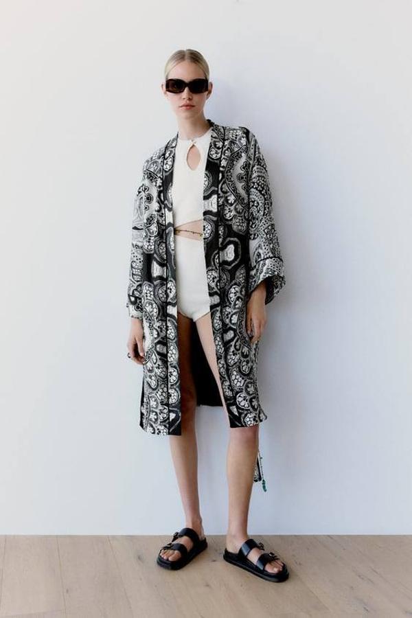 Zara nos trae este modelo con cierre de cinturón