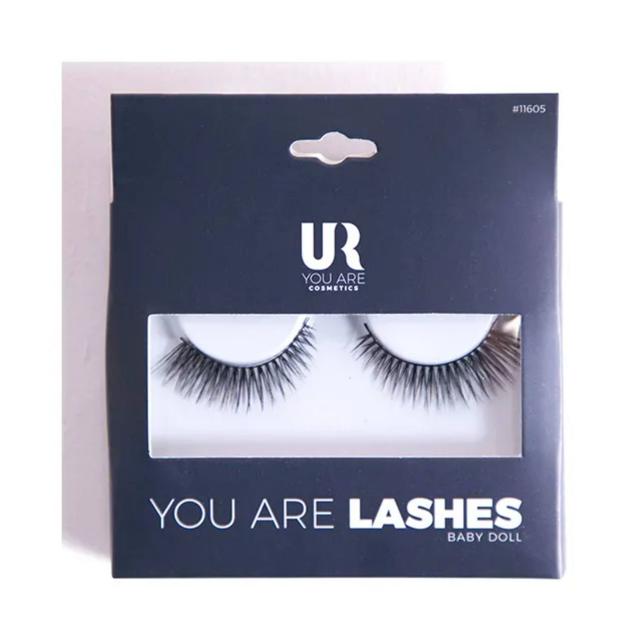 Las Faux Cils Baby Doll de You Are Lashes incluyen el pegamento para colocarlas