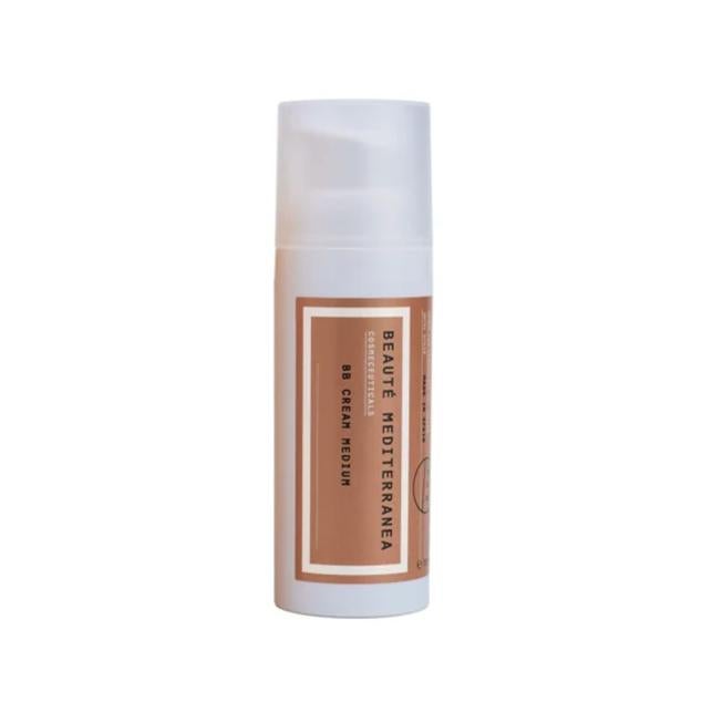 Crema para la piel de uso diario compuesta por ácido hialurónico, vitamina E, extracto de granada y pigmentos minerales que ofrece un aspecto natural y sin brillos. Aporta un tono natural y lleno de luz a todo tipo de pieles.  Precio: 24,46 euros en PromoFarma . 