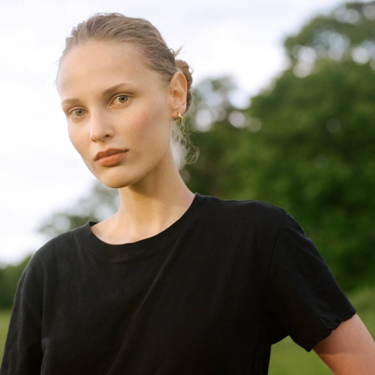 Pincha para ver diez bases de maquillaje ligeras, perfectas para este verano.