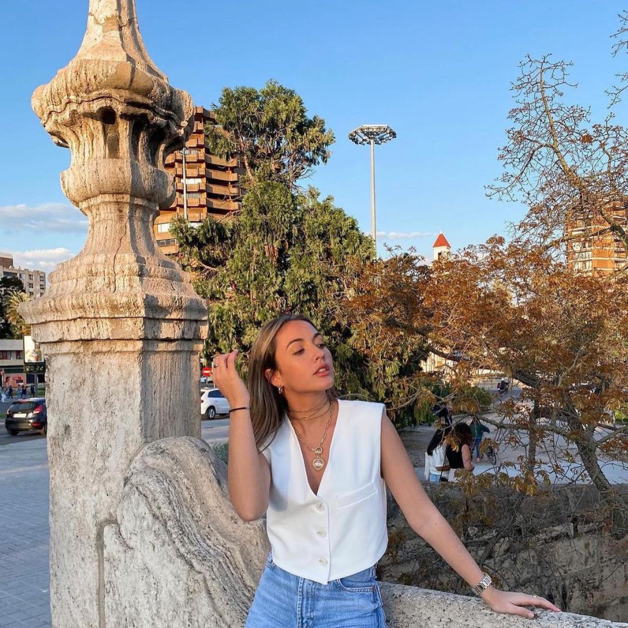 Así combinan las influencers el nuevo chaleco viral de Zara que no para de agotarse