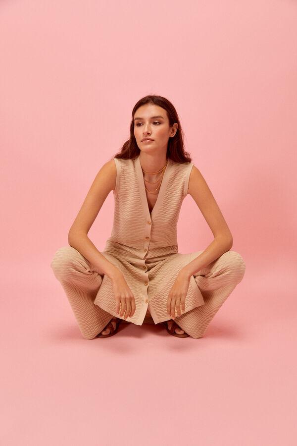 Están de por todas partes y más de moda que nunca. Team petite, no huyáis de ellos porque favorecen. La gran mayoría tiene escote en V, por lo que son todo ventajas. 