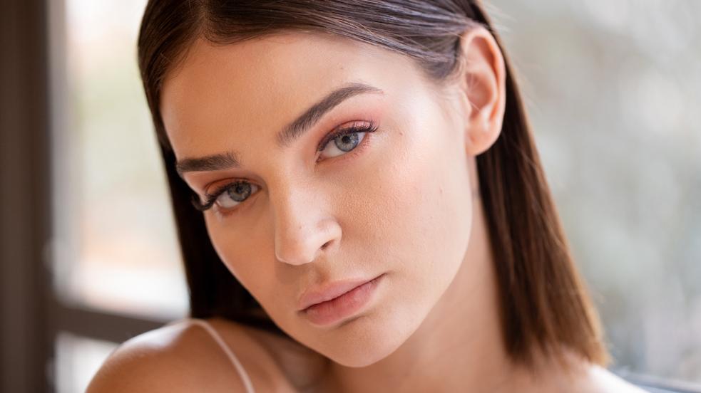 Las sombras de ojos en formato líquido son fáciles de aplicar y con ellas puedes conseguir un look de maquillaje de celebrity en un abrir y cerrar de ojos