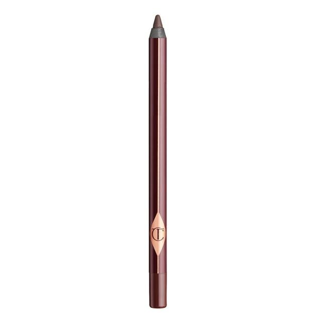 El  Rock 'N' Kohl de Charlotte Tilbury  estimula la producción de colágeno y tiene una fórmula antiedad.