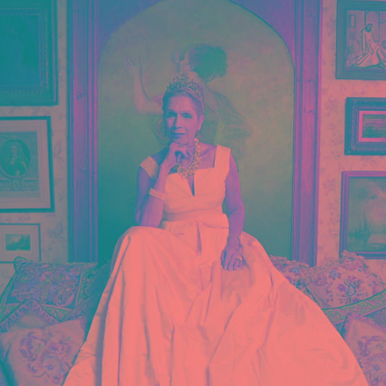 Lady Colin Campbell no es lady, pero sí riquísima: ha publicado varios libros superventas contando los secretos de la familia real y heredó una fortuna de sus padres. 