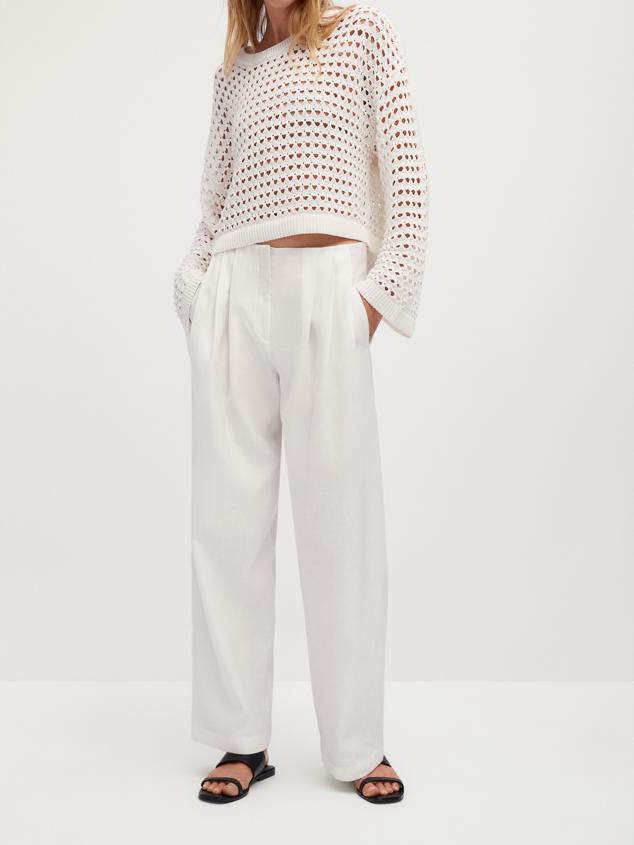 De lino y de tiro bajo, una opción cómoda y versátil para cualquier día de verano. Esta es la propuesta que nos presenta Massimo Dutti. Precio: 59,95 €.