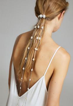 Imagen secundaria 2 - El vestido de novia low cost más bonito está en Parfois: la colección con looks y accesorios que vas a querer aunque no te cases