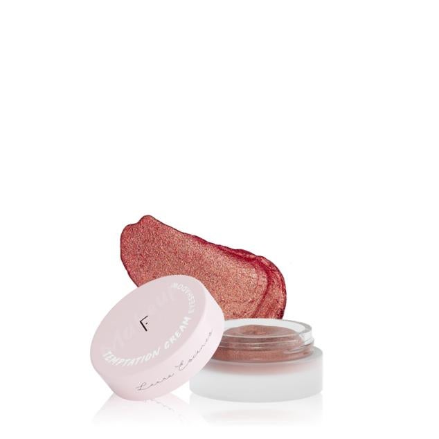 Freshly Cosmetics se alía con la influencer Laura Escanes para crear una sombra de ojos que proporciona una textura ligera y un acabado en bronce rosado. Podrás aplicarla sin formar pliegues y que perdure durante todo el día. Precio: 19 €. 