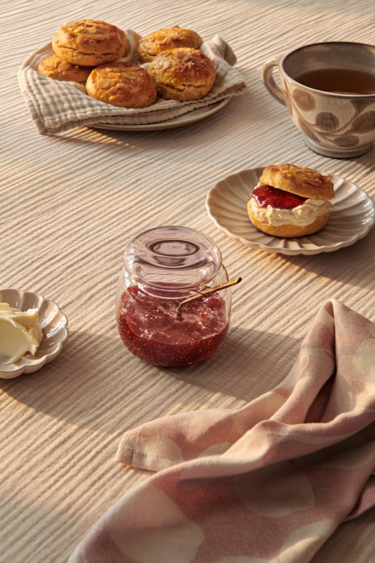 O estas tazas de estilo rústico, rebajadas a 7.99 euros en H&M Home.