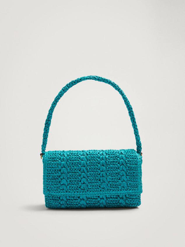 Bolso de hombro en tejido de rafia trenzado con tamaño mediano y cierre mediante solapa, de Parfois. Está disponible en turquesa, marrón, beige y naranja, por 22,99 euros.