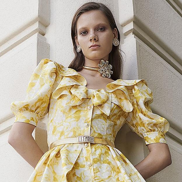 Este es el perfume floral, elegante y atemporal que huele de maravilla y arrasa entre las famosas