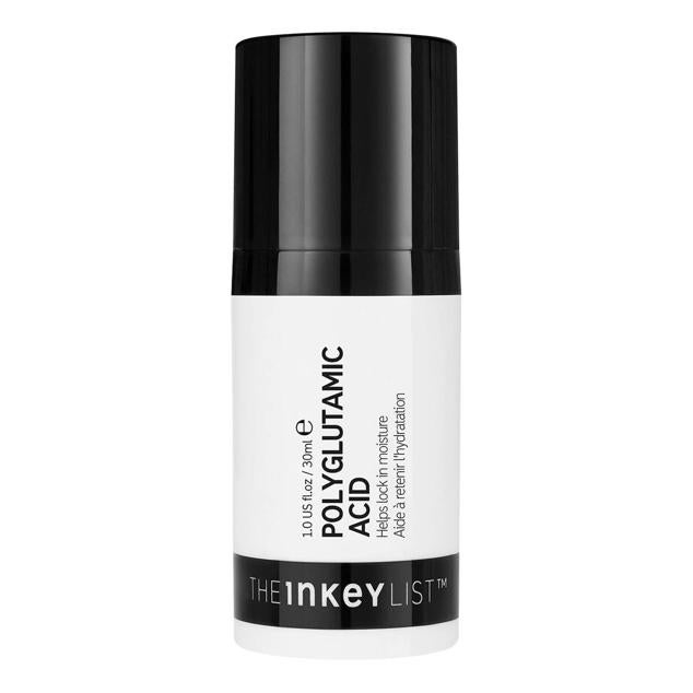 Este sérum hidratante retiene 4 veces más la humedad en el interior de la piel que el ácido hialurónico, con un efecto prolongado que redensifica y tersa de inmediato. Está formulado con un polímero de aminoácido de alto peso molecular, es decir, ácido poliglutámico al 3% que mantiene la hidratación en la superficie, atenúa las arrugas, ilumina y unifica el tono, junta a un 2% de invisaskin, niacinamida, pantenol, ácido hialurónico, vitamina E, vitamina C y aceite de coco.