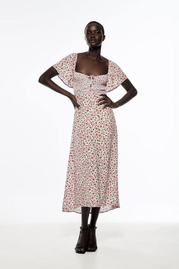 En Zara encontrarás este con elásticos tipo nido de abeja