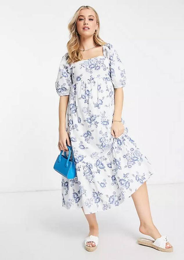 Este vestido blanco y azul lo puedes comprar en Asos