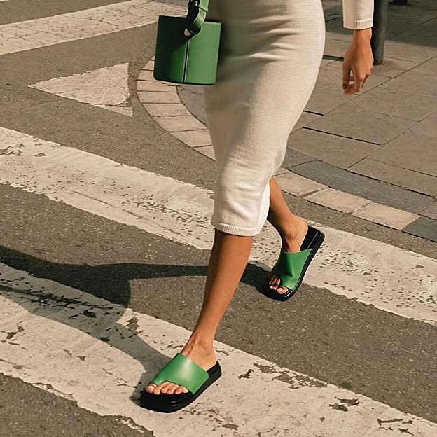 Flechazo por las sandalias comodísimas y made in Spain que llevan las influencers a todos sus viajes