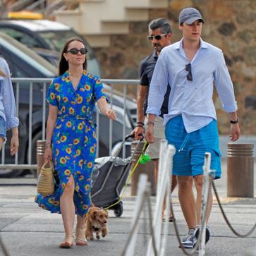 Imagen secundaria 1 - Alexandra de Hannover y su pareja de vacaciones.