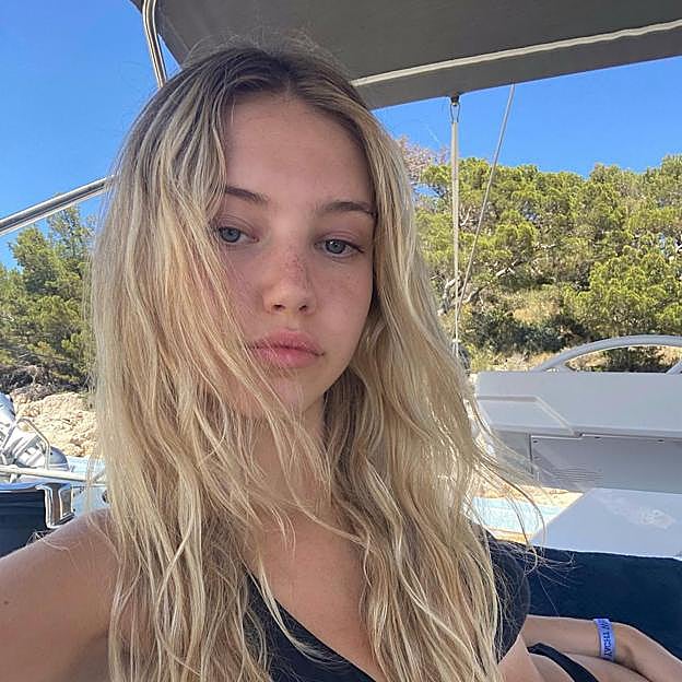 Cinco sprays para conseguir las ondas surferas más bonitas, naturales y sin encrespamiento de la temporada