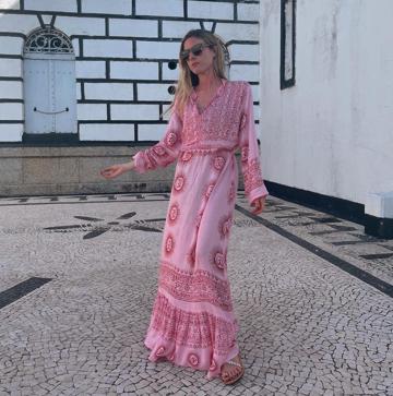 Imagen secundaria 1 - Sandra Gago, la influencer Carlota Ariza y una modelo con el vestido de María de la Orden.