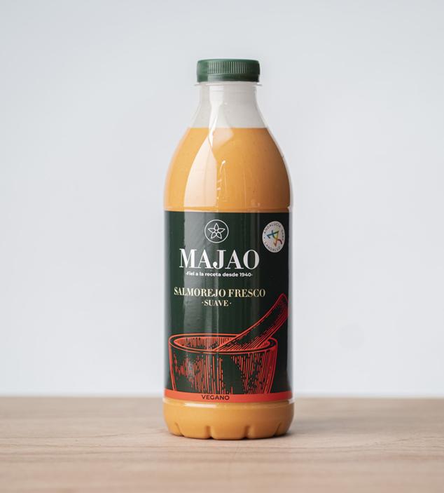 Desde Mairena de Aljarafe Majao nos propone unos gazpachos y salmorejo con ingredientes frescos y un sabor tradicional. Ideales para comenzar cualquier comida, o beberlos a lo largo del día, podemos encontrarlos en muchos de los supermercados de toda España.