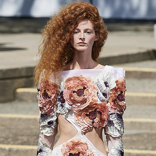 Si tienes el pelo muy rizado, grueso y encrespado, esta crema de peinado con coco es la salvación que tu melena necesita