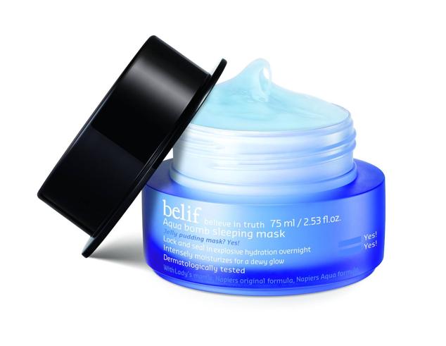 La  Aqua Bomb Sleeping Mask de Belif  deja la piel suave, tersa y radiante.  Cómpralo aquí