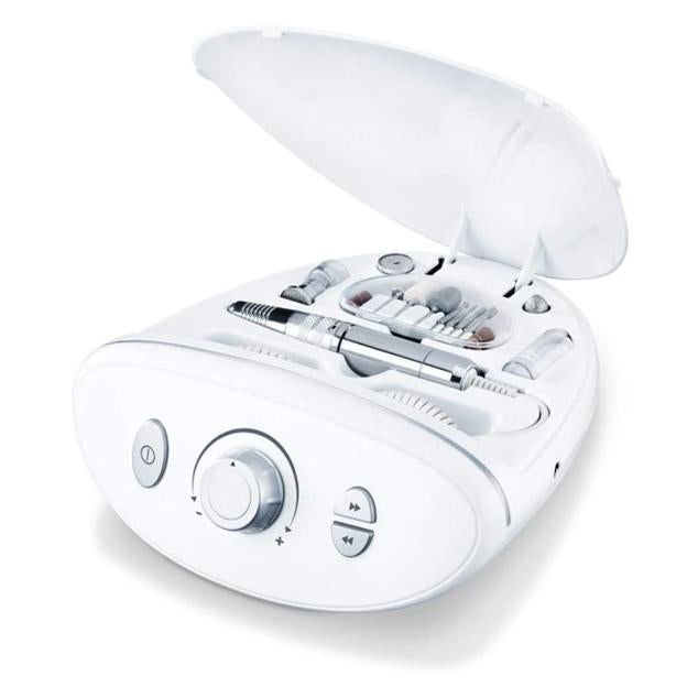 Torno de uñas eléctrico que ofrece un cuidado profesional de las uñas y los pies en casa. El kit incluye 10 accesorios duraderos hechos de materiales como el zafiro y el fieltro, y 30 accesorios desechables hechos de papel de lija, que permiten el cuidado individual. Precio: 134,49 euros (precio habitual: 159,90 euros). Cómpralo aquí