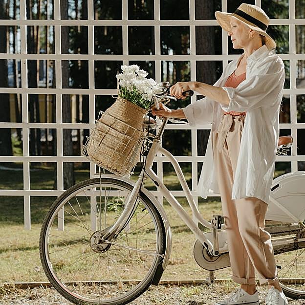 La mejor guía para comenzar a hacer bicicleta a los 50 años: consejos, pasos y desafíos para mantenerte fuerte, flexible y en tu mejor peso