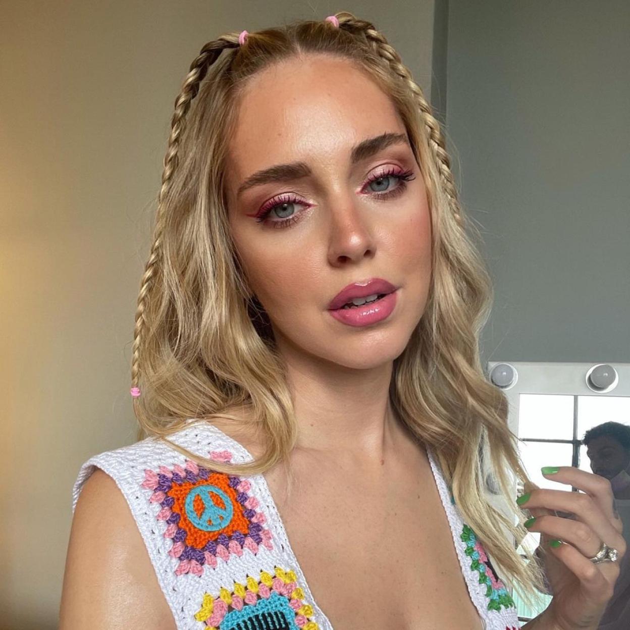 Eyeliner rosa, el clean makeup del verano para las que buscan un maquillaje diferente y luminoso