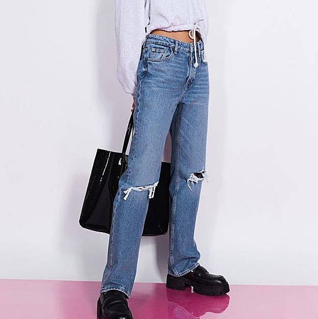 Imagen principal - Los vaqueros son un básico imprescindible en cualquier armario