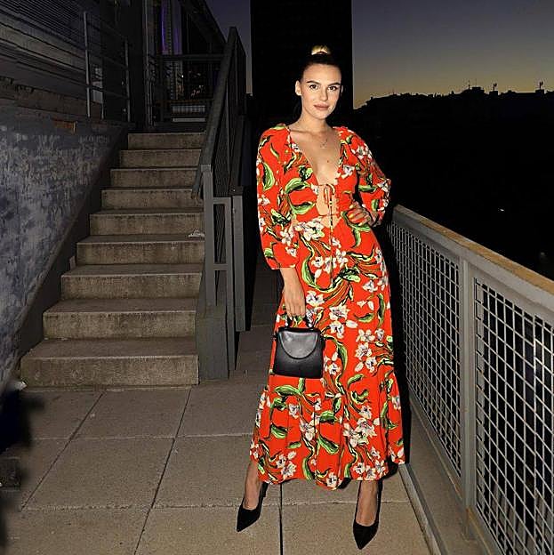 Confirmado, este es el vestido que vuelve locas a las influencers este verano porque sienta de maravilla y rejuvenece al instante ¡Rebajado!