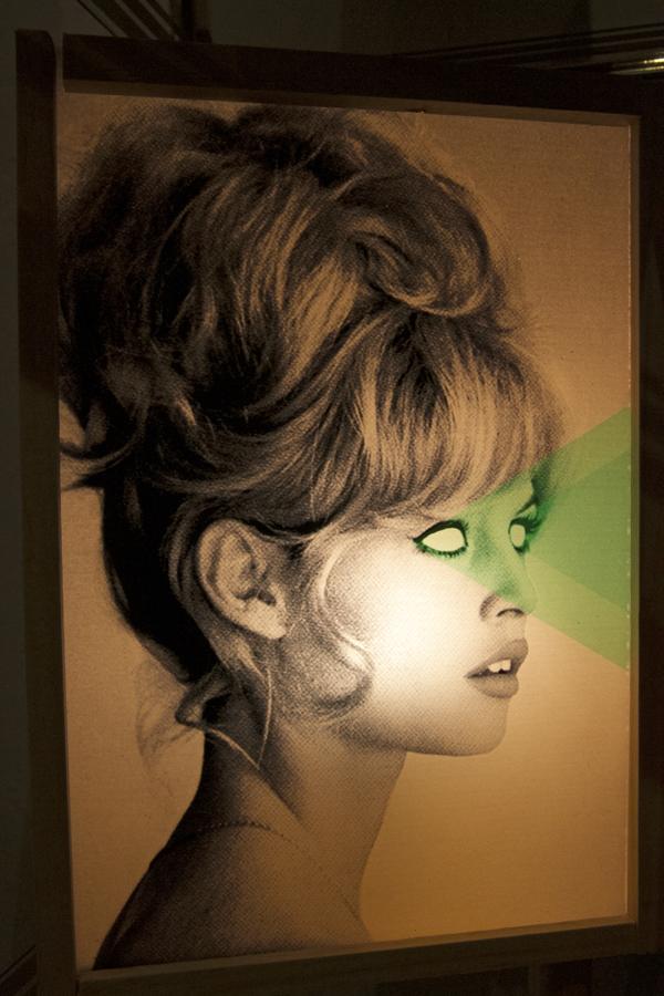 La diseñadora Gemma Rada impulsa a jóvenes creadores desde este loft que era un antiguo tostadero de café. Tienen bolsos de neopreno de Razz, cuadros de Marisa Mantxola, cerámicas de Másquedos... y estudio de fotografía grabación.(@amenandartgallery).